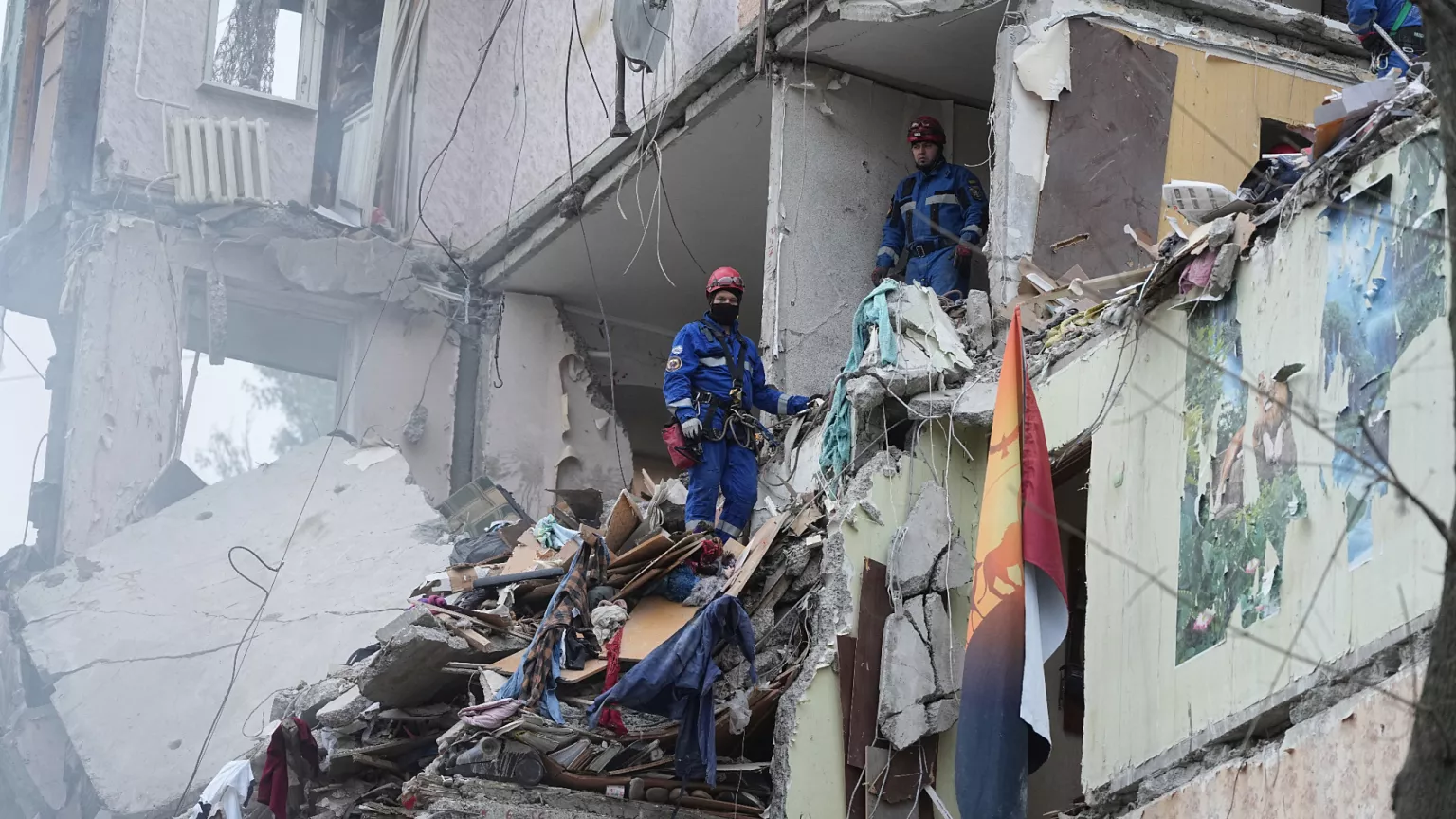 Shocking Russian Missile and Drone Attack Rocks Kyiv: 13 Dead, Kids Hurt!